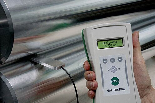 GAP CONTROL zur Spaltmessung zwischen Walzen und festen Kanten GAP CONTROL zur Spaltmessung zwischen Walzen und festen Kanten